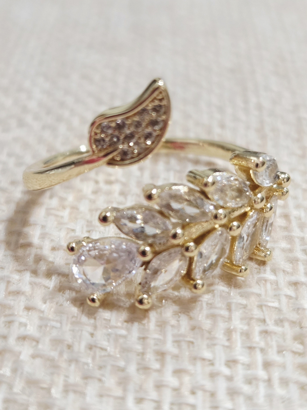 Gold Leaf Australian Crystal Ring - Picture 2 of 4